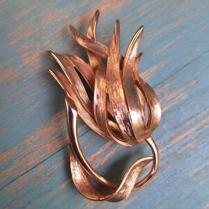 Vintage Pin Brooch Estate Sale Jewelry Gold Metal Flower Lily Tulip or Rose